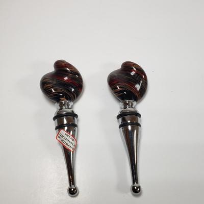 LOT 79MB: Pair of Murano Glass Wine Stoppers & World Style Map Insulated Picnic/Wine Bag(New)