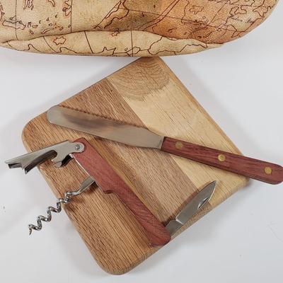 LOT 79MB: Pair of Murano Glass Wine Stoppers & World Style Map Insulated Picnic/Wine Bag(New)