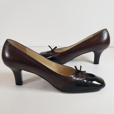 LOT 126M: Salvatore Ferragamo Brown & Black Patent Leather Pumps