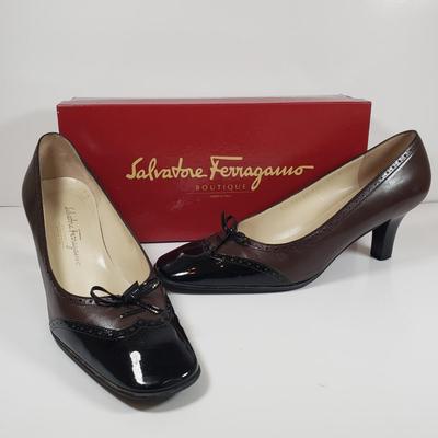 LOT 126M: Salvatore Ferragamo Brown & Black Patent Leather Pumps