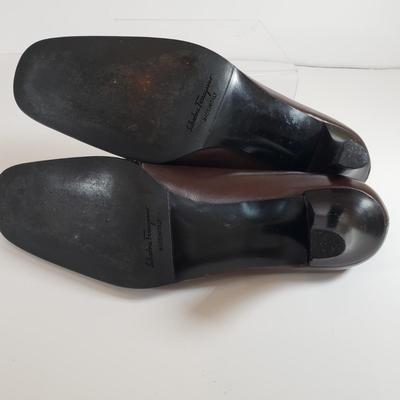 LOT 126M: Salvatore Ferragamo Brown & Black Patent Leather Pumps