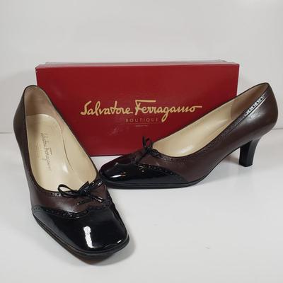 LOT 126M: Salvatore Ferragamo Brown & Black Patent Leather Pumps