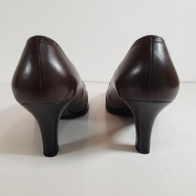 LOT 126M: Salvatore Ferragamo Brown & Black Patent Leather Pumps