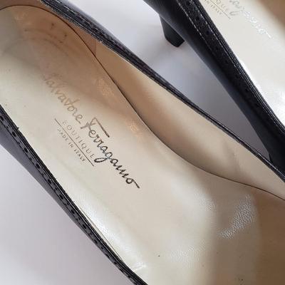 LOT 126M: Salvatore Ferragamo Brown & Black Patent Leather Pumps