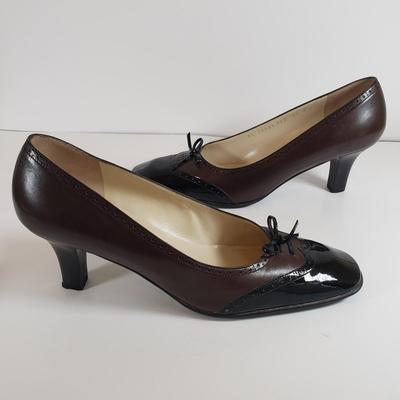 LOT 126M: Salvatore Ferragamo Brown & Black Patent Leather Pumps