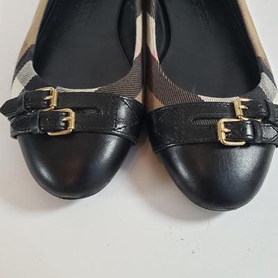 LOT 133M: Burberry Ballerina Flats Size 9.5