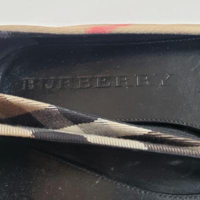 LOT 133M: Burberry Ballerina Flats Size 9.5