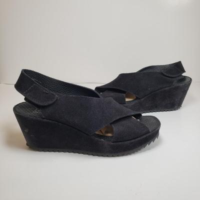 LOT 136M: Isaac Mizrahi Floral Slides & Pedro Garcia Black Suede Wedge Sandals