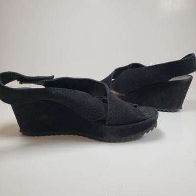 LOT 136M: Isaac Mizrahi Floral Slides & Pedro Garcia Black Suede Wedge Sandals