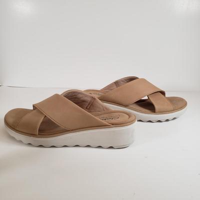 LOT 137M: Clark's Comfort Ballet Flats & Suede Wedge Sandals