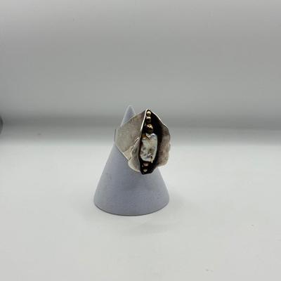 LOT 167J: Size 7 Artisan Ring Signed JG #7N Sterling 14kt (15.37g)