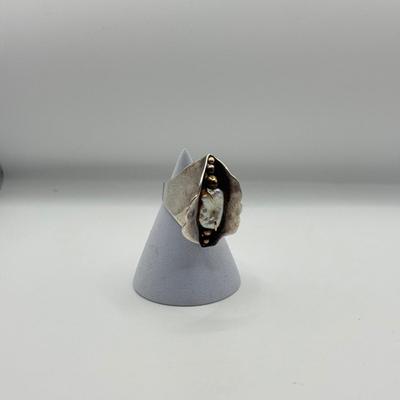 LOT 167J: Size 7 Artisan Ring Signed JG #7N Sterling 14kt (15.37g)