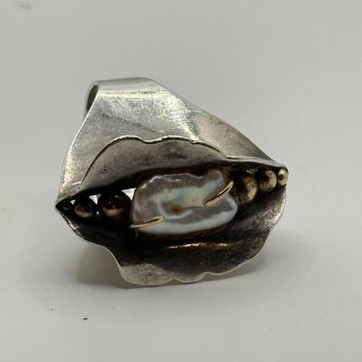 LOT 167J: Size 7 Artisan Ring Signed JG #7N Sterling 14kt (15.37g)