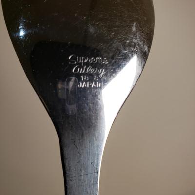 LOT 171M: Vintage Lucite Supreme Cutlery 46 Pc Stainless Steel Flatware Set