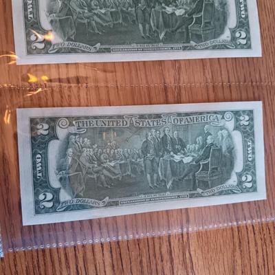 SIX 2 DOLLAR BILLS 2 FROM LEFT SIDE AND 2 FROM RIGHT ARE SEQUENCIAL