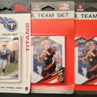 Sale Photo Thumbnail #495: (1) Donruss Score 2009 Bengals Team Set & (2) Topps 2006 Titans 2006 Team Set with Rookie Card included