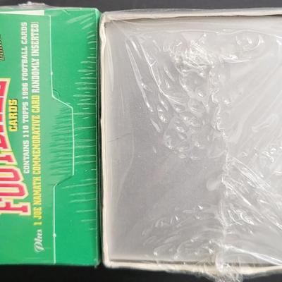 Sale Photo Thumbnail #596: 1996 Topps 40th Anniversary Edition & Limited Edition Silver Anniversary Commemorative Card Set