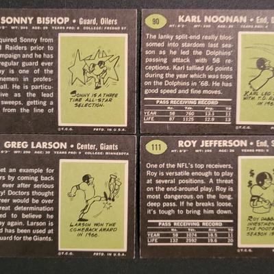 Sale Photo Thumbnail #700: 1969 Topps Various Players. (20 CARDS) Fred Hill card has damage on right top corner
Gale Sayers, Jackie Smith (2), Gary Ballman, Bob Cappadona, Dan Abramowicz RC, Boyd Dowler, Bob Matheson, Bryon Piccolo RC, Sherrill Headrick
Fred Hill, Walt Suggs, Rudy 