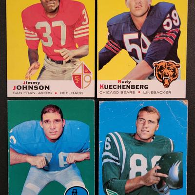 Sale Photo Thumbnail #701: 1969 Topps Various Players. (20 CARDS) Fred Hill card has damage on right top corner
Gale Sayers, Jackie Smith (2), Gary Ballman, Bob Cappadona, Dan Abramowicz RC, Boyd Dowler, Bob Matheson, Bryon Piccolo RC, Sherrill Headrick
Fred Hill, Walt Suggs, Rudy 