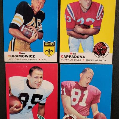 Sale Photo Thumbnail #695: 1969 Topps Various Players. (20 CARDS) Fred Hill card has damage on right top corner
Gale Sayers, Jackie Smith (2), Gary Ballman, Bob Cappadona, Dan Abramowicz RC, Boyd Dowler, Bob Matheson, Bryon Piccolo RC, Sherrill Headrick
Fred Hill, Walt Suggs, Rudy 