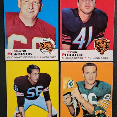 Sale Photo Thumbnail #694: 1969 Topps Various Players. (20 CARDS) Fred Hill card has damage on right top corner
Gale Sayers, Jackie Smith (2), Gary Ballman, Bob Cappadona, Dan Abramowicz RC, Boyd Dowler, Bob Matheson, Bryon Piccolo RC, Sherrill Headrick
Fred Hill, Walt Suggs, Rudy 