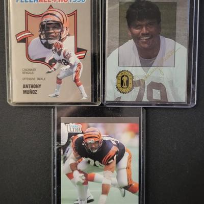 Sale Photo Thumbnail #827: 1983 Topps,  1990 Pro Set/Fleer, 1993 Playoff Club Anthony Munoz