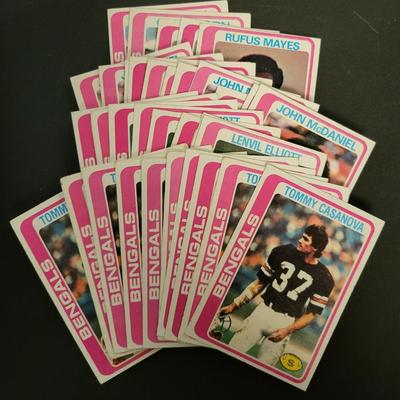 Sale Photo Thumbnail #1042: 1978 Topps McDaniel (11), Casanova (10), Elliot (8), Mayes (3), Bacon (2).