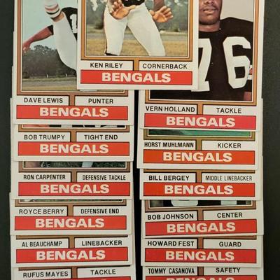 Sale Photo Thumbnail #1052: Topps Various Players