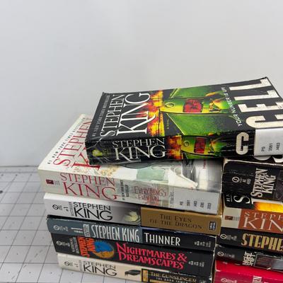Collection of Steven King Novels, The Starter Kit