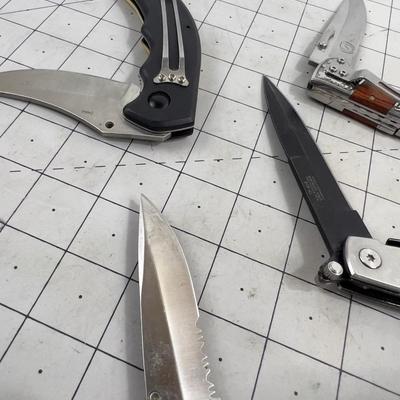 5 Folding Knives 