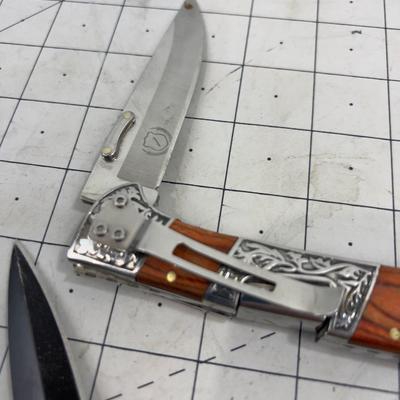 5 Folding Knives 