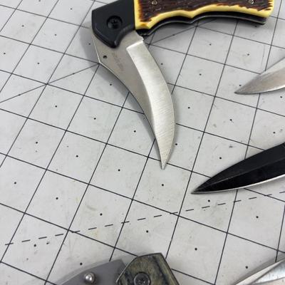5 Folding Knives 