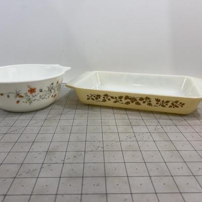 2 Pyrex Baking Dishes: Poppy& Golden Leaf 