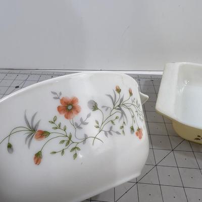 2 Pyrex Baking Dishes: Poppy& Golden Leaf 