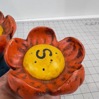 Ceramic Tulip Salt & Pepper, 1970's Pottery 