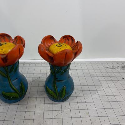Ceramic Tulip Salt & Pepper, 1970's Pottery 
