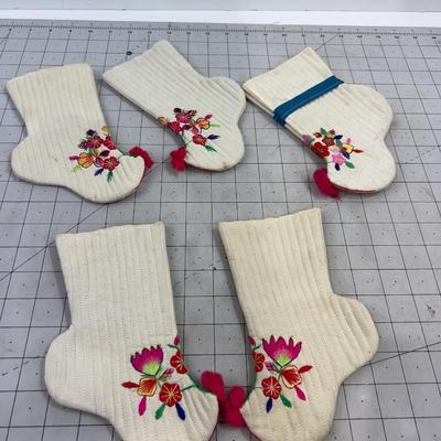 Little Embroidered Asian Style Booties - Interesting!!