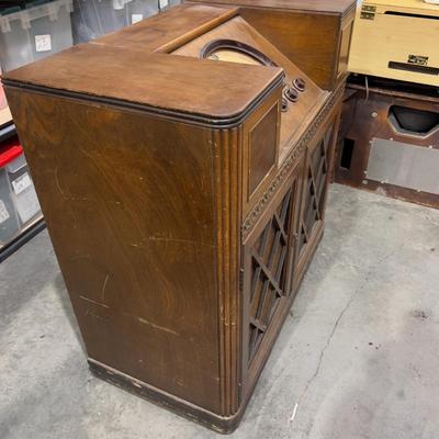 Antique MIDWEST Radio 