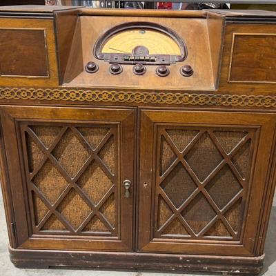Antique MIDWEST Radio 