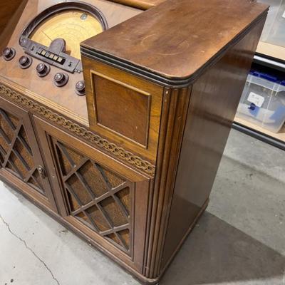 Antique MIDWEST Radio 