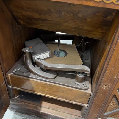 Antique MIDWEST Radio 