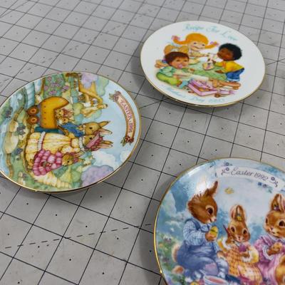 Mothers Day and Easter Plates 