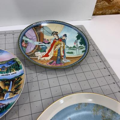 6 Plates, Various Kinds 