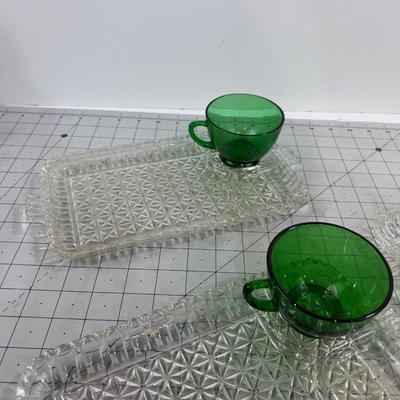 4 Snack Set Plates with 4 Green Cup by Anchor Hocking