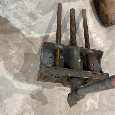 Under the Tabel WOOD VICE 