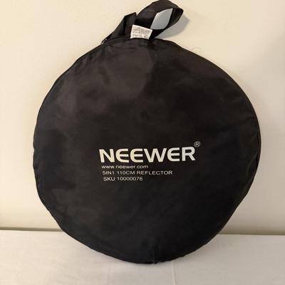 Newer 110 CM Reflector, Apex Bean Bag & Studio Umbrella (O-MG)