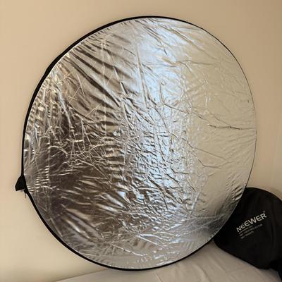 Newer 110 CM Reflector, Apex Bean Bag & Studio Umbrella (O-MG)