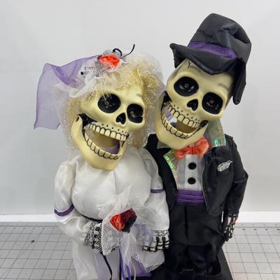 Animated Skeleton Couple 