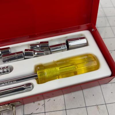 Black Hawk Quarter Inch Socket Set 