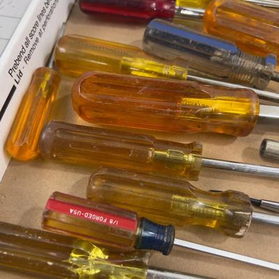 Tray of Screw Drivers and Nut Driver Large Lot of